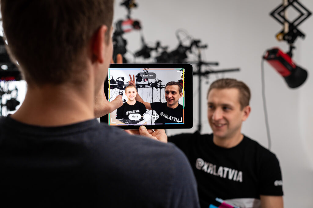 Augmented reality platform teams up with blockchain creator to bring NFTs into the real world