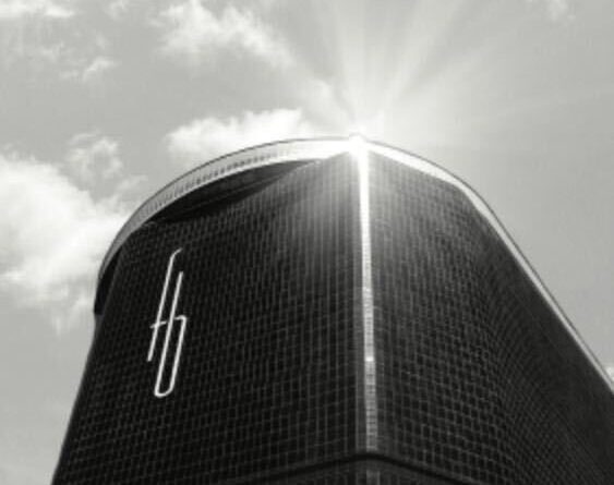 Peter Arnell, Esteemed Brand Visionary, and Fontainebleau Continue Their Long-Standing Partnership to Shape a New Era of Luxury Hospitality 7 Peter Arnell, Esteemed Brand Visionary, and Fontainebleau Continue Their Long-Standing Partnership to Shape a New Era of Luxury Hospitality 7
