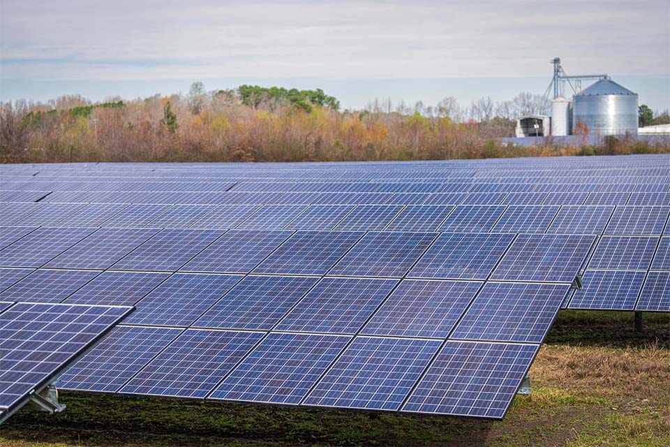 Maximizing Renewable Energy: The Role of Battery Power Storage 3 Maximizing Renewable Energy: The Role of Battery Power Storage 2